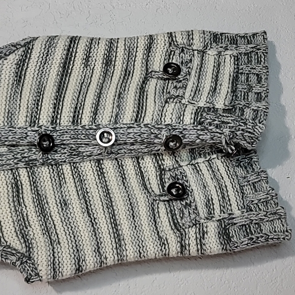 Forever 21 Gray & Cream Button up Cardigan Vest w/Faux Fur Hood Sz. L - Picture 2 of 7